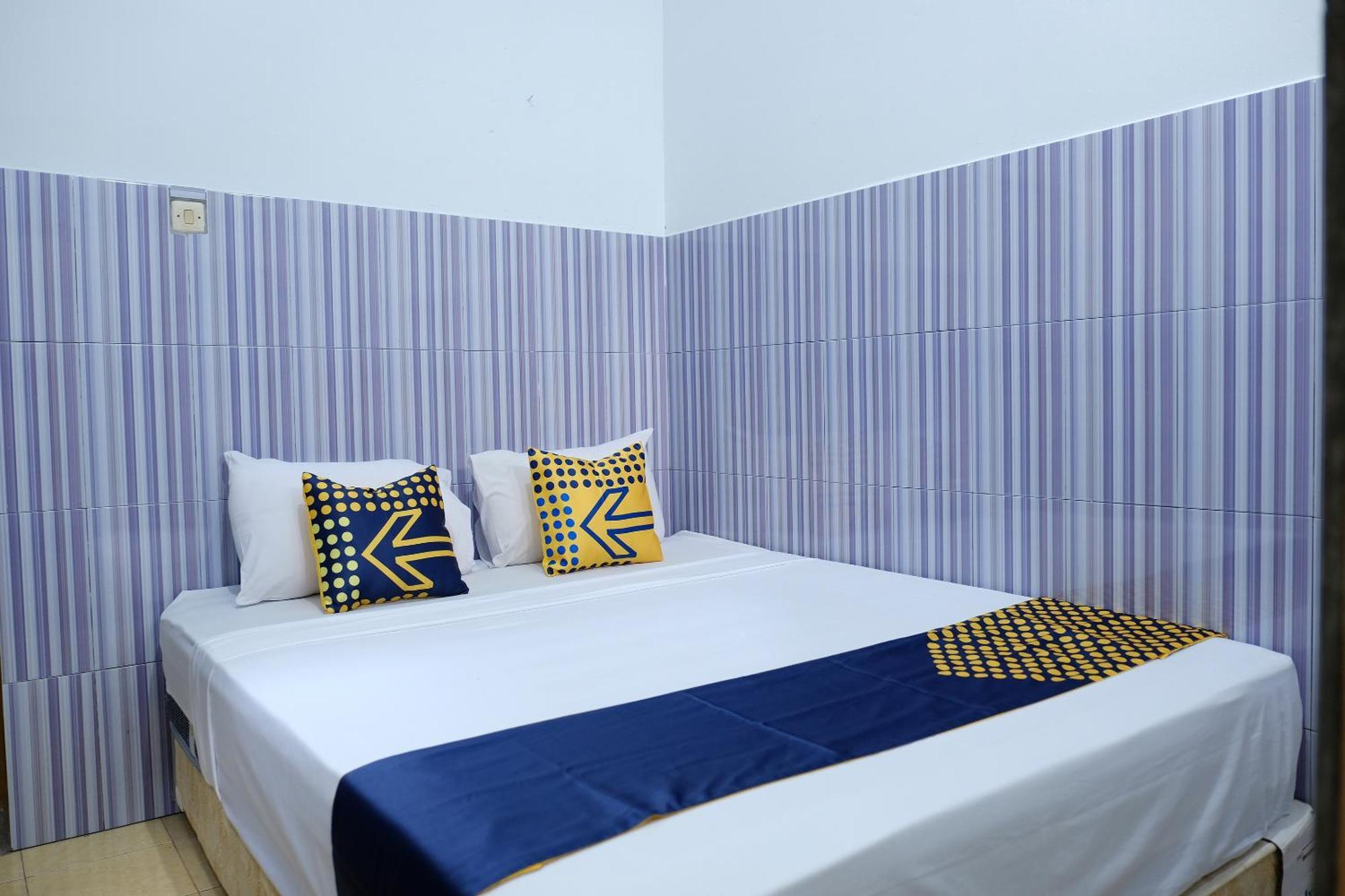 Oyo 2766 Kezia Kost Hotel Tanjung Pandan Ngoại thất bức ảnh
