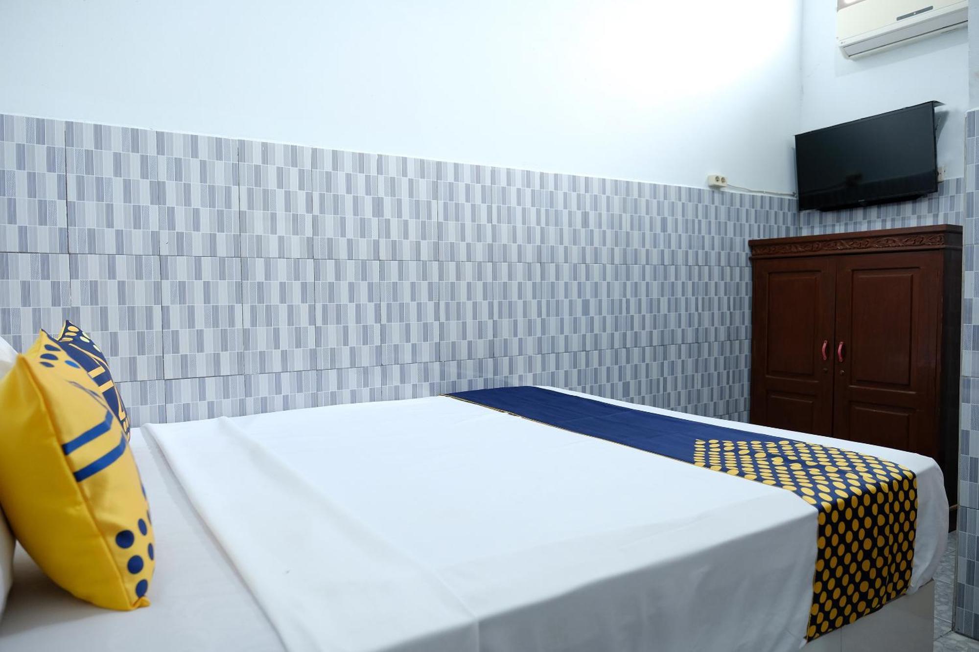 Oyo 2766 Kezia Kost Hotel Tanjung Pandan Ngoại thất bức ảnh