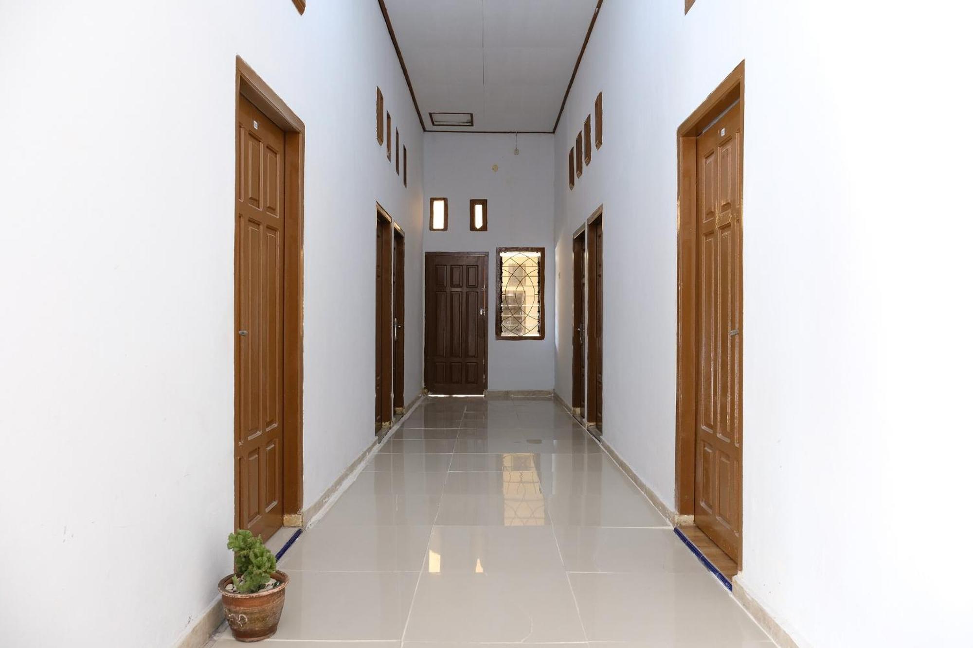 Oyo 2766 Kezia Kost Hotel Tanjung Pandan Ngoại thất bức ảnh
