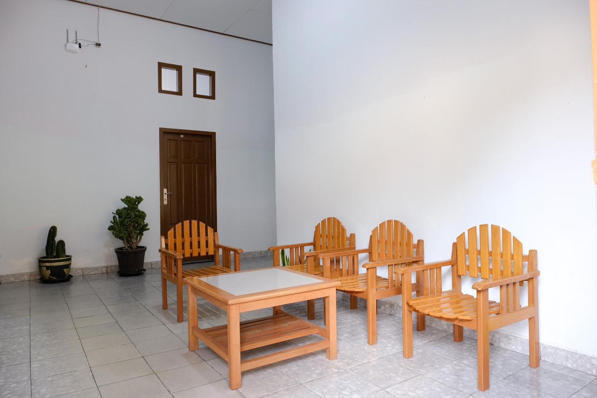 Oyo 2766 Kezia Kost Hotel Tanjung Pandan Ngoại thất bức ảnh